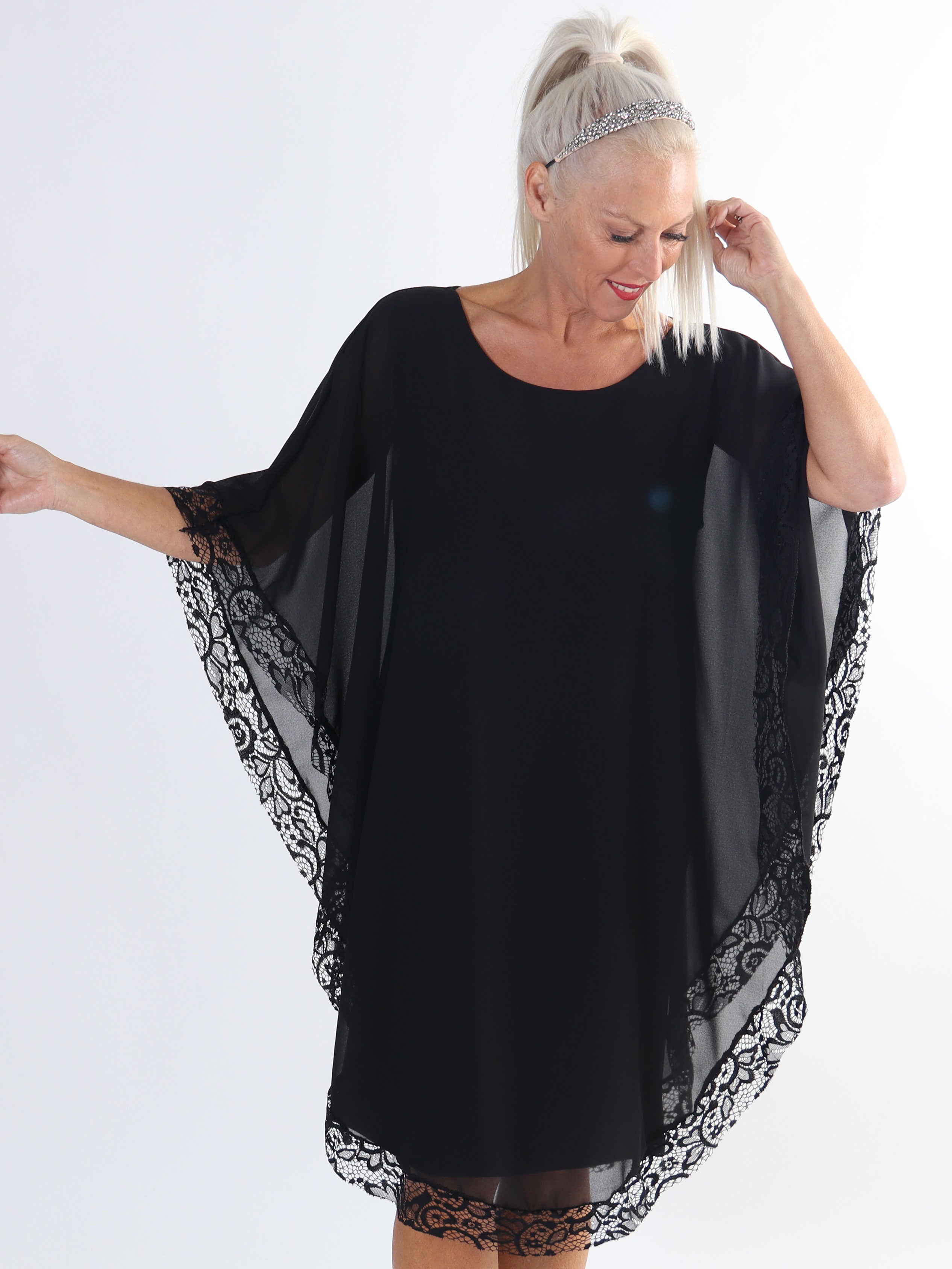Kenya Edge - Plus size tunikakjole med chiffonlag og blondekant